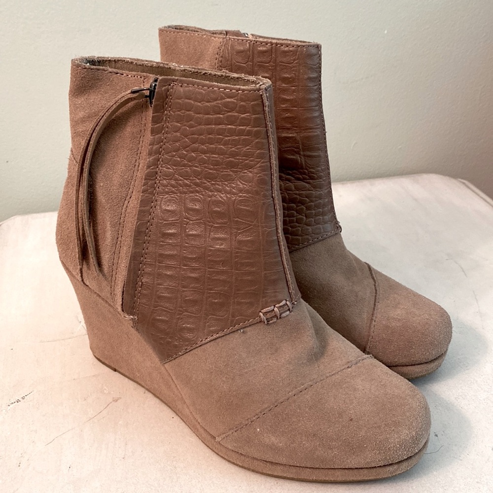Toms brown wedges booties